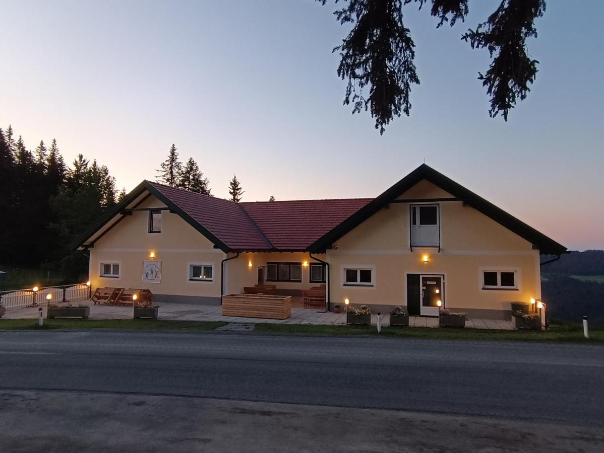 Gaestehaus Hebalm, Family & Friends Auf 900 M2 Wohnflaeche Erleben, Alleinnutzung Moeglich Pack Екстер'єр фото
