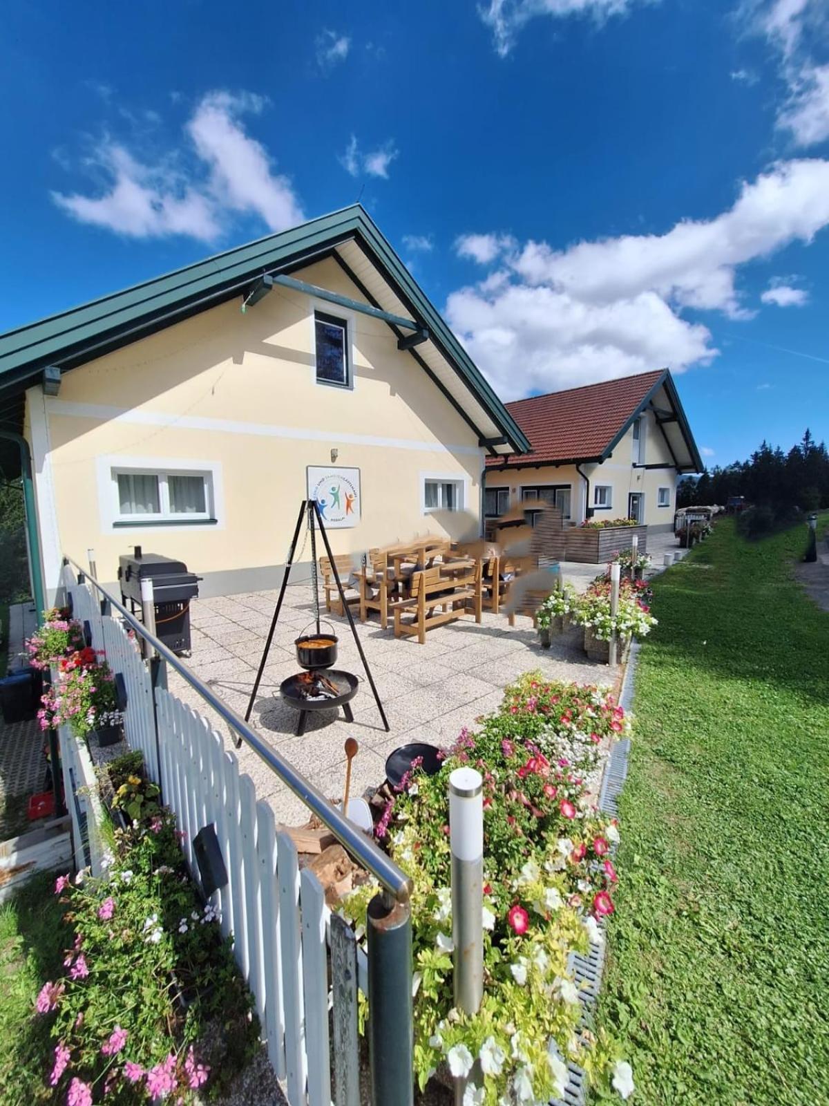 Gaestehaus Hebalm, Family & Friends Auf 900 M2 Wohnflaeche Erleben, Alleinnutzung Moeglich Pack Екстер'єр фото