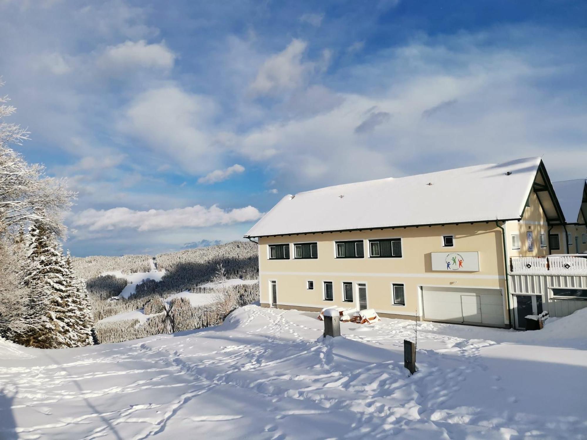 Gaestehaus Hebalm, Family & Friends Auf 900 M2 Wohnflaeche Erleben, Alleinnutzung Moeglich Pack Екстер'єр фото